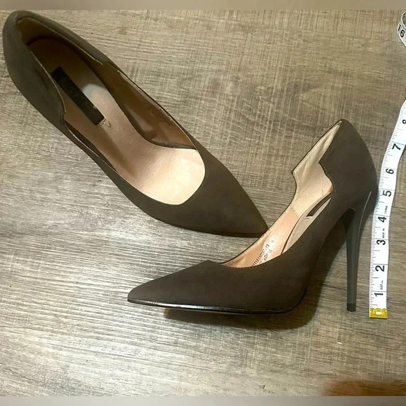 lost ink Shoes - Lost ink heels preowned size 38 army green gorgeous